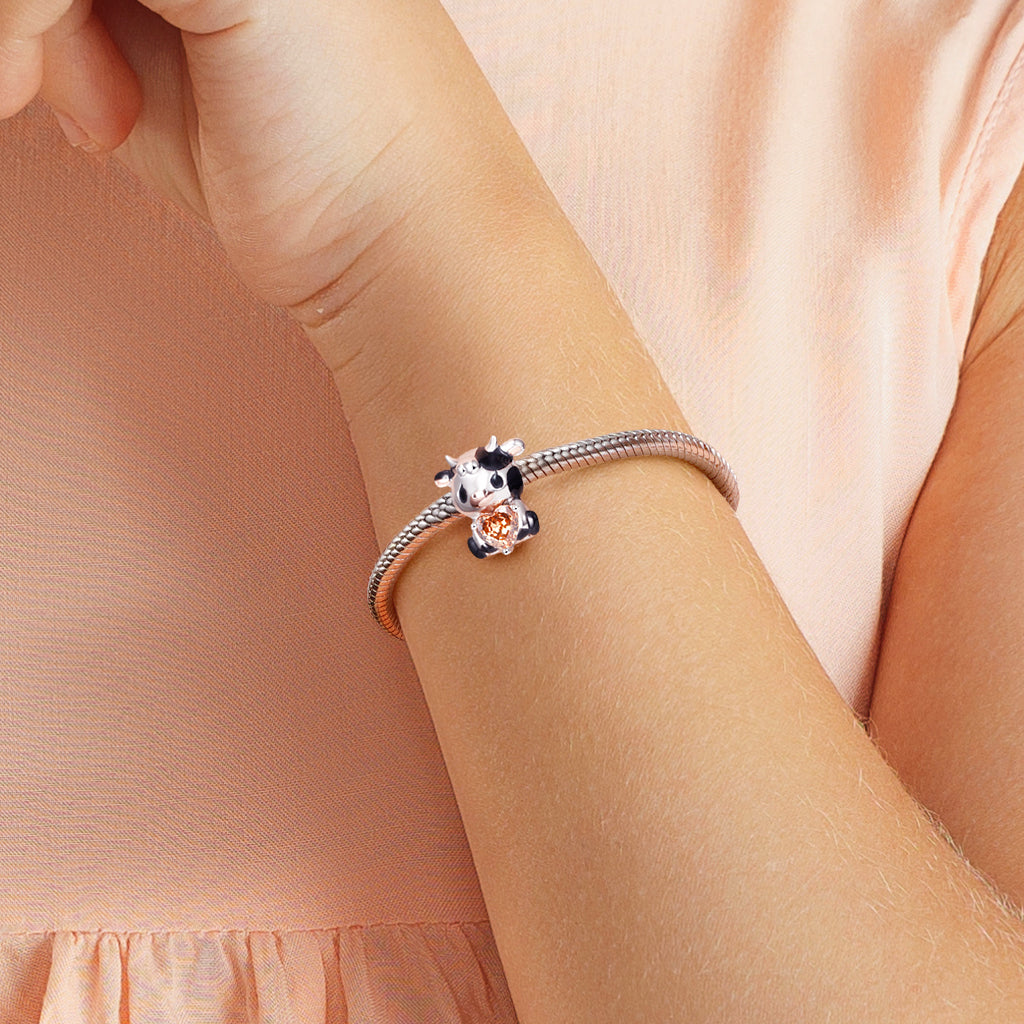 Gnoce Little Cow Embraces Heart Gem Charm_5