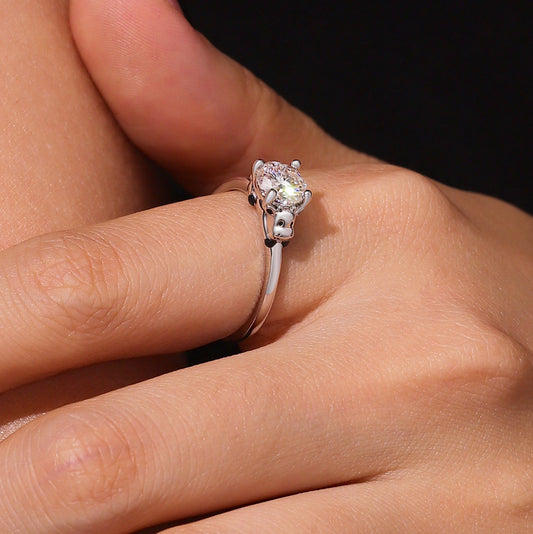 Gnoce Dairy Cow Embraces Moissanite Round Cut Ring_9