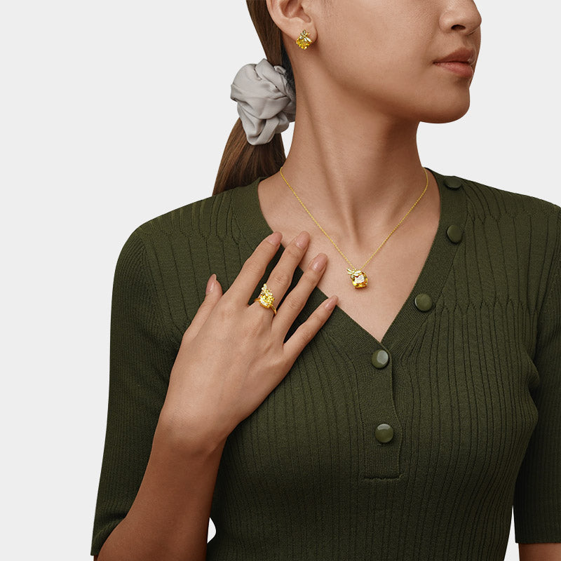 Gnoce Sparkling Honey Bee Stud Earrings_3