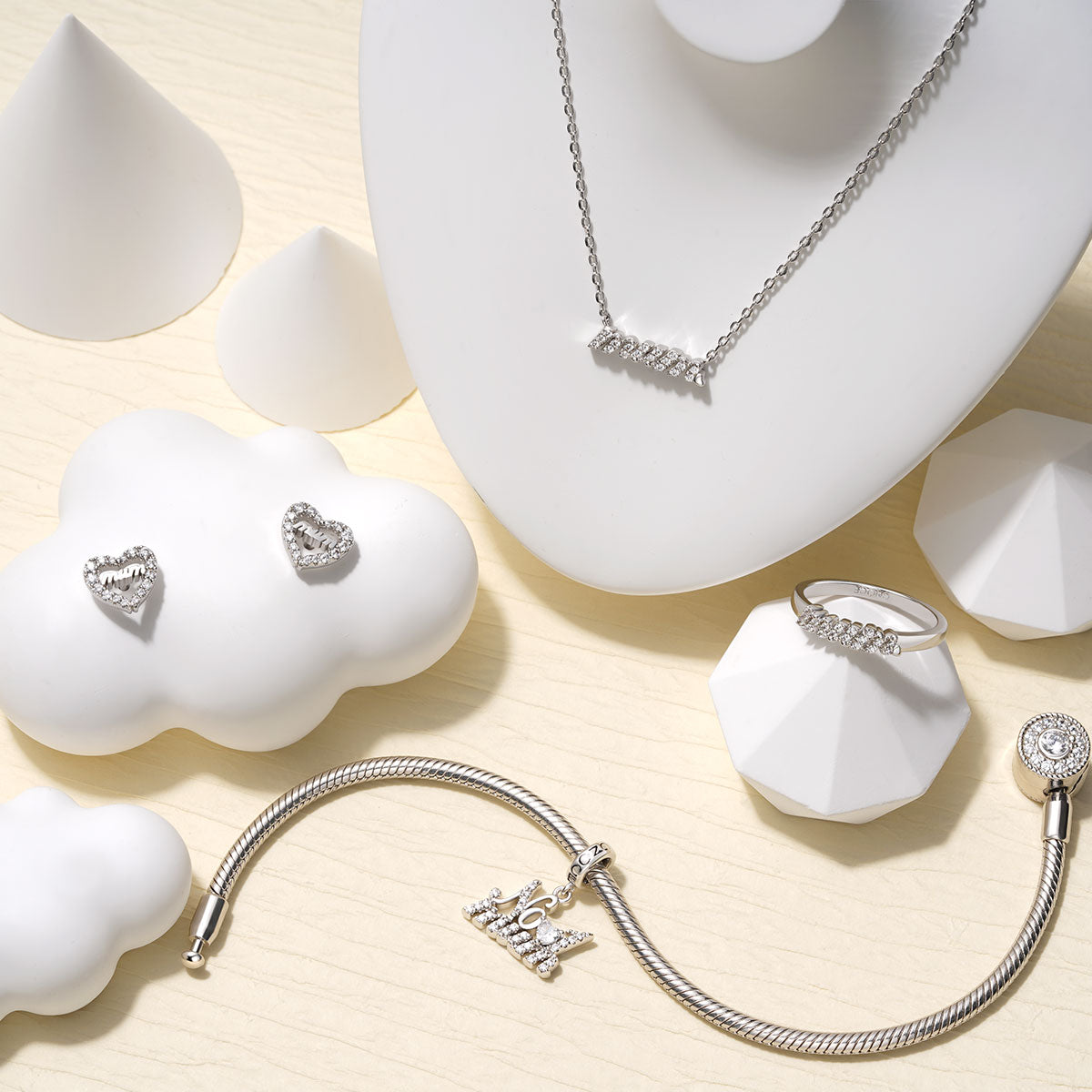 Gnoce Sparkling Mum Stud Earrings_2