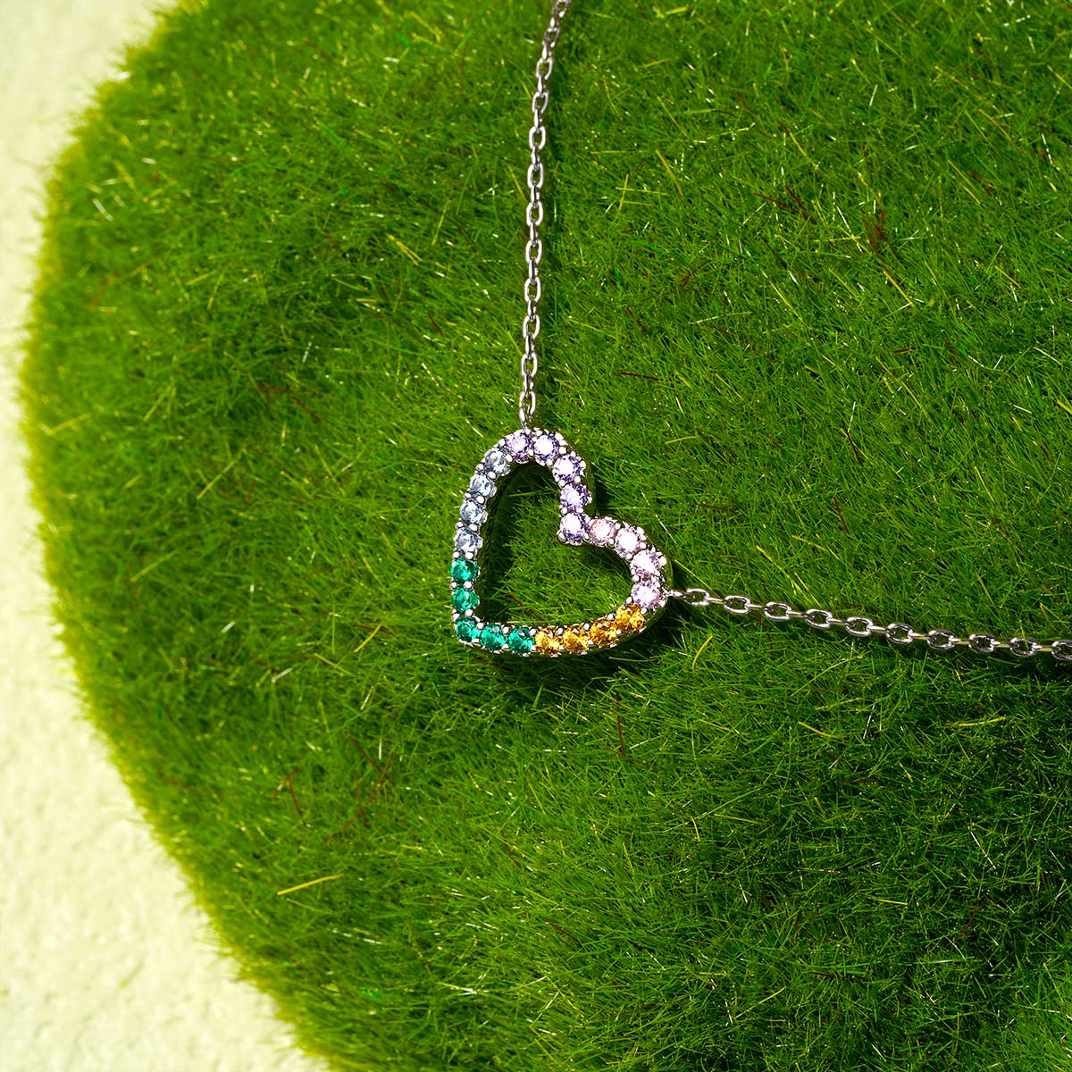 Gnoce Sparkling Love Heart Necklace_3