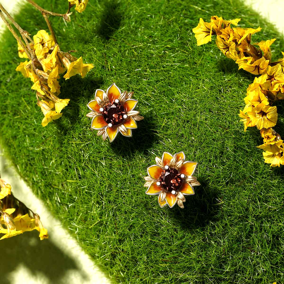 Gnoce Sparkling Sunflower Stud Earrings_2