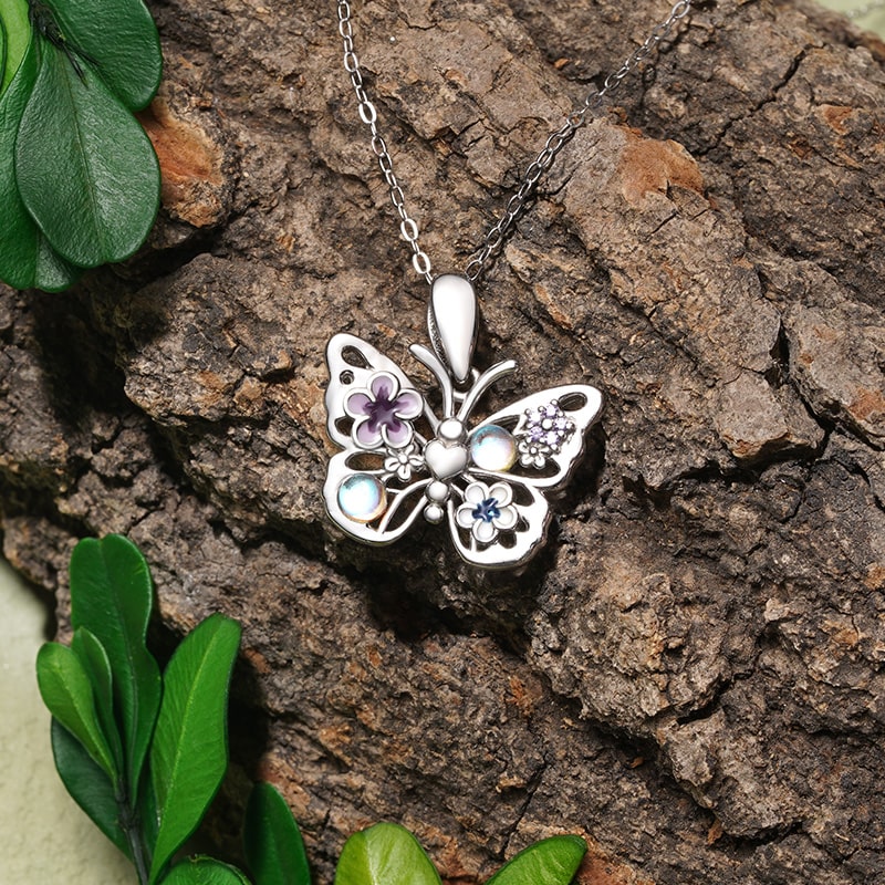 Gnoce Flying Butterfly Necklace_3
