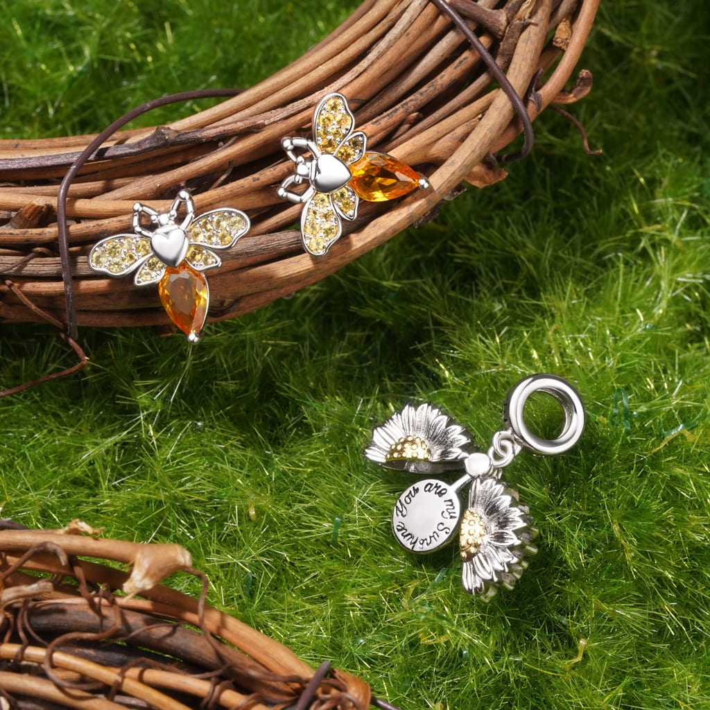 Gnoce Yellow Gold Bee Stud Earrings_3