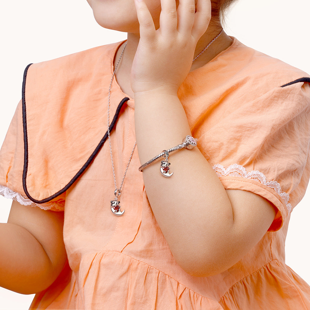 Gnoce Lovely Otter Embraces Heart Gem Charm_4