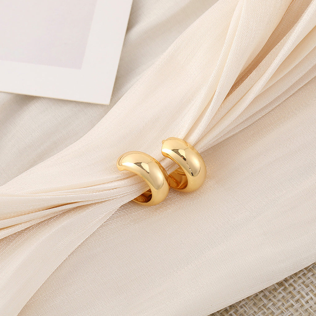 Gnoce Simple Huggie Gold Clip On Earrings_4