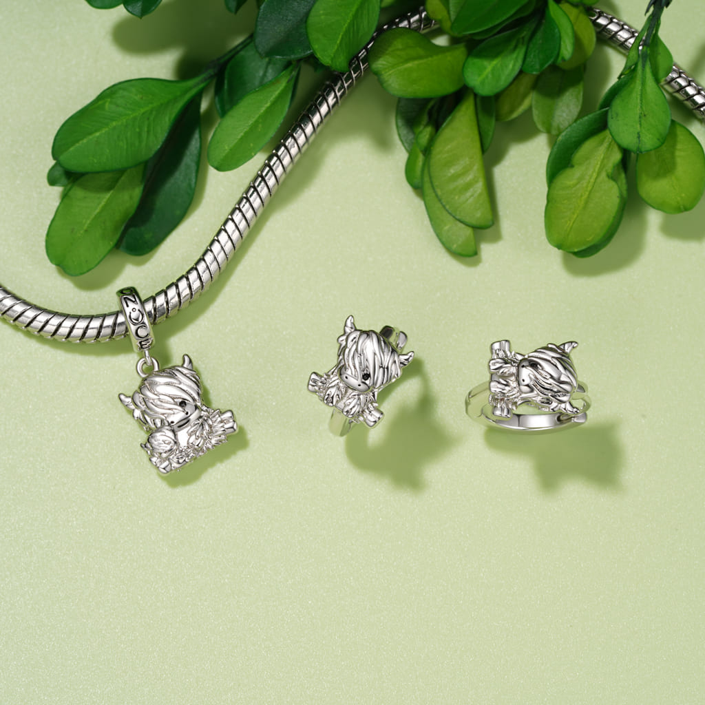 Gnoce Highland Cow Hoop Stud Earrings_3