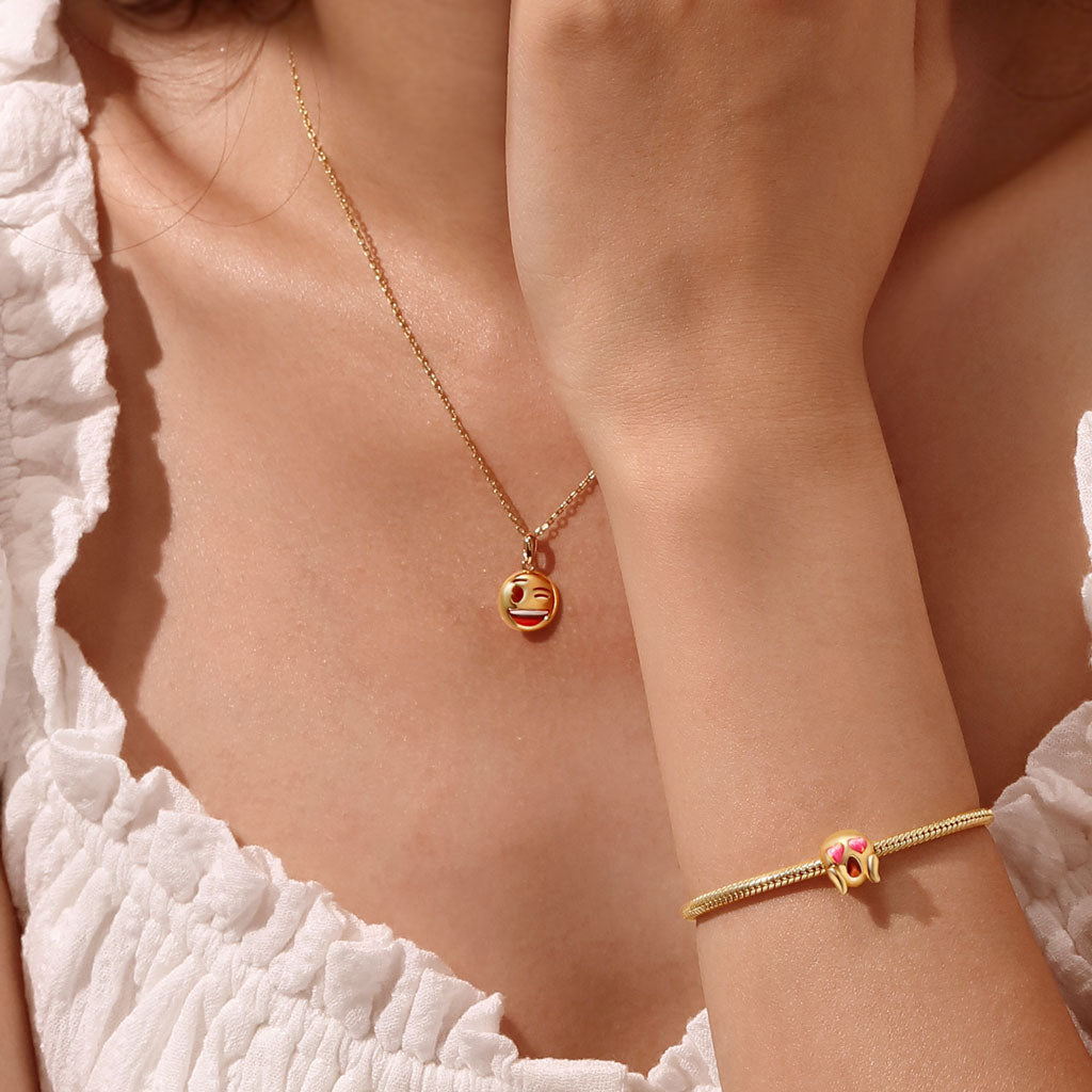 Gnoce emoji Winking Necklace_5