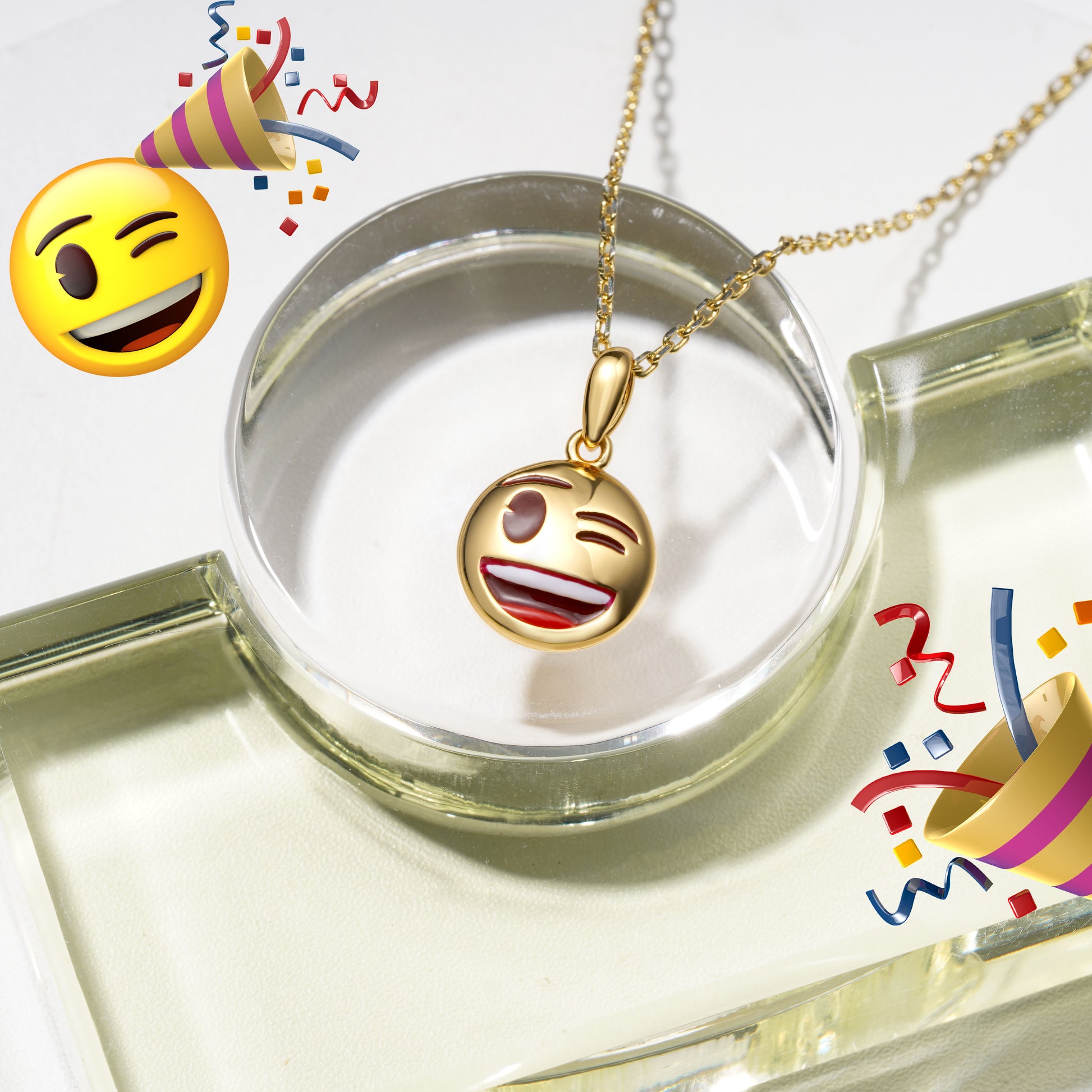 Gnoce emoji Winking Necklace_3