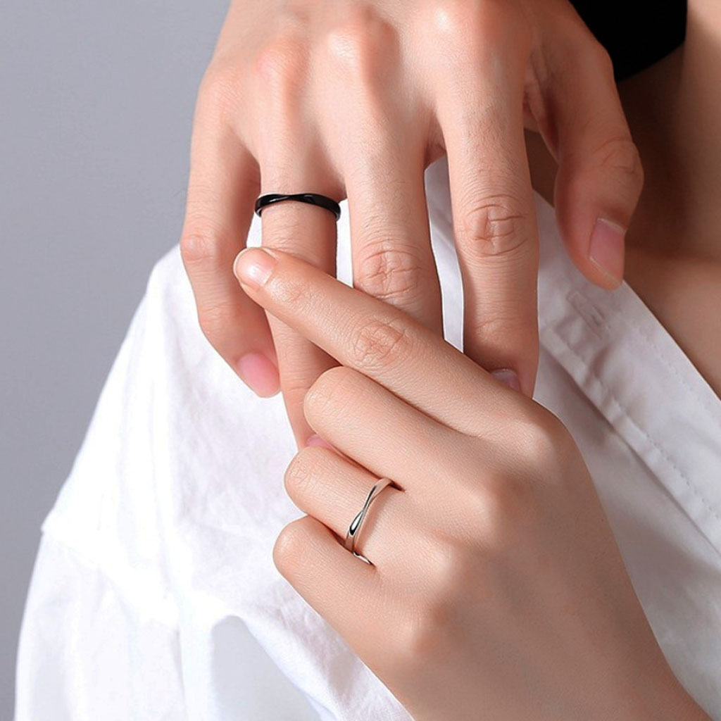Gnoce Mobius Black & White Couple Rings_3