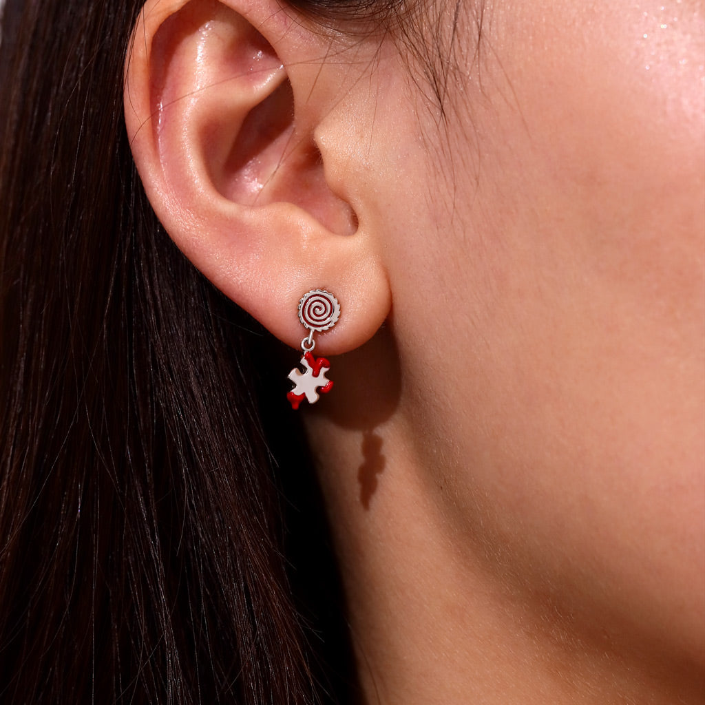 Gnoce Mismatched Bloody SAW Stud Earrings_5