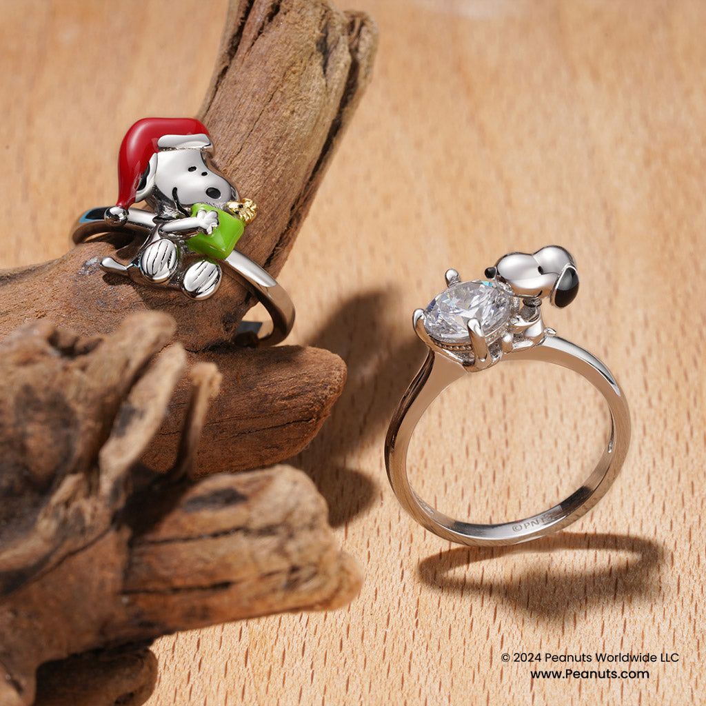 Gnoce Peanuts Snoopy Hug White Diamond Ring_3