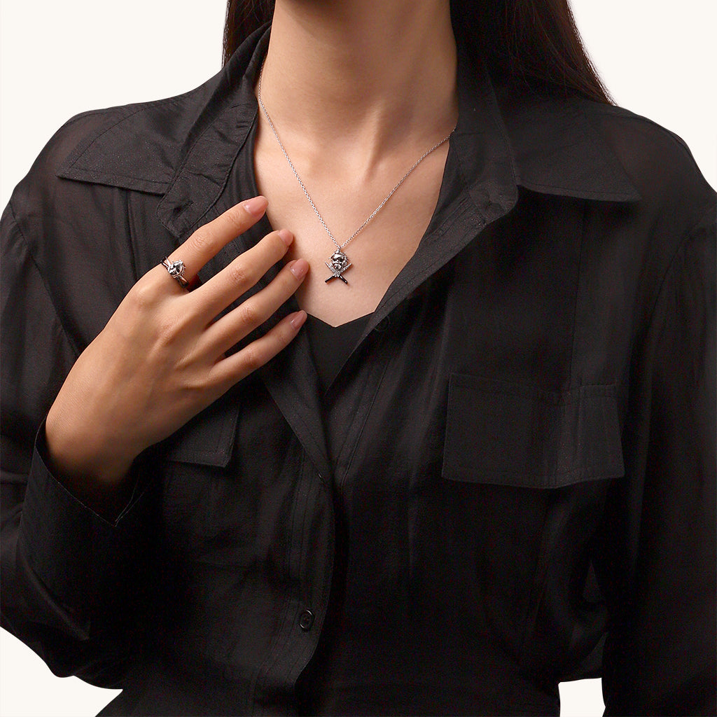 Gnoce Halloween Michael Myers and Knife Necklace_5