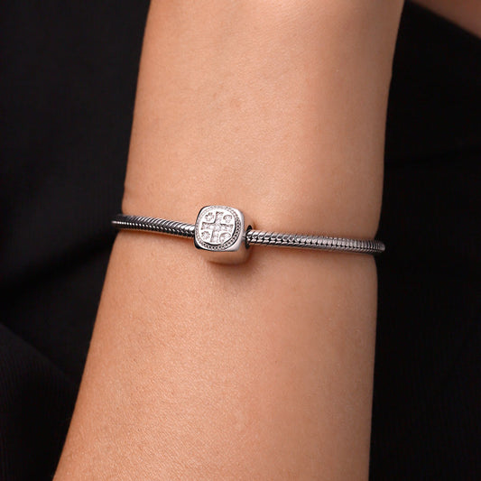 Gnoce Shiny Cross Square Charm_5