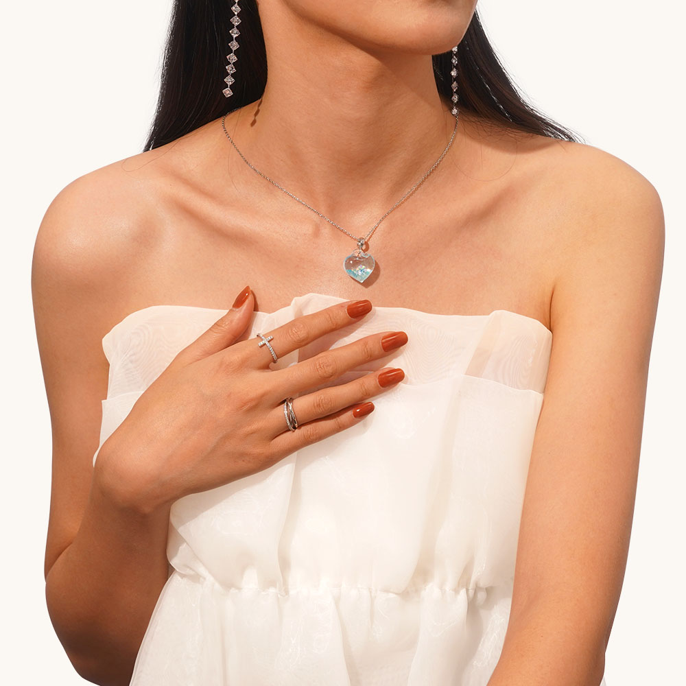 Gnoce Blue Liquid Glitter Heart Necklace_3