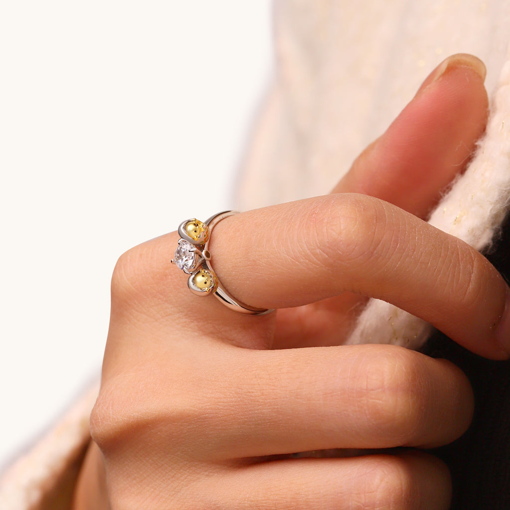 Gnoce Easter Egg Shell Hug White Diamond Ring_5