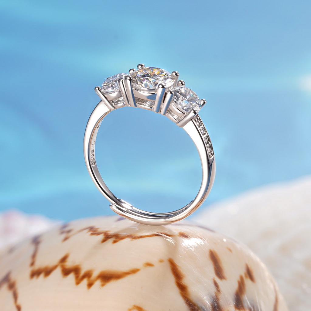 Gnoce 0.7 Ct Round VVS Moissanite Three-Stone Ring_4