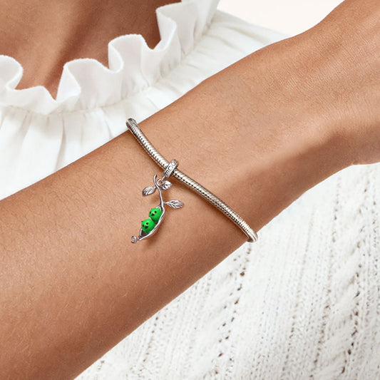 Gnoce Glow-in-the-Dark Pea Twin Cat Charm_2