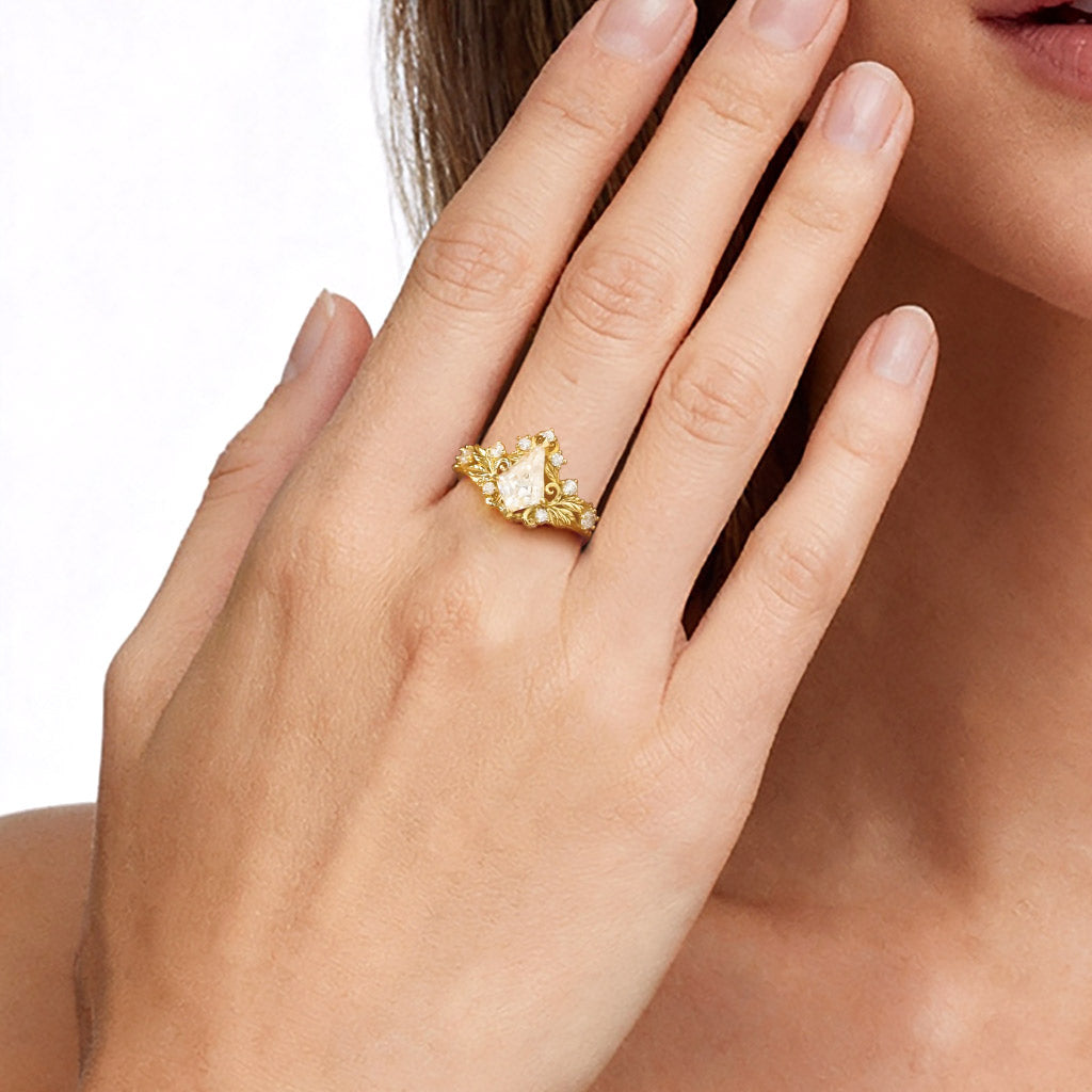 Gnoce Leaf Filigree Kite-Cut Leaf Moissanite Ring_2